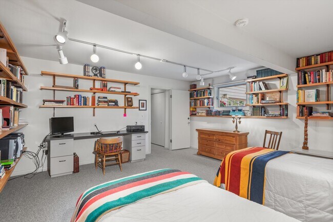 Building Photo - 15 Terrace Dr