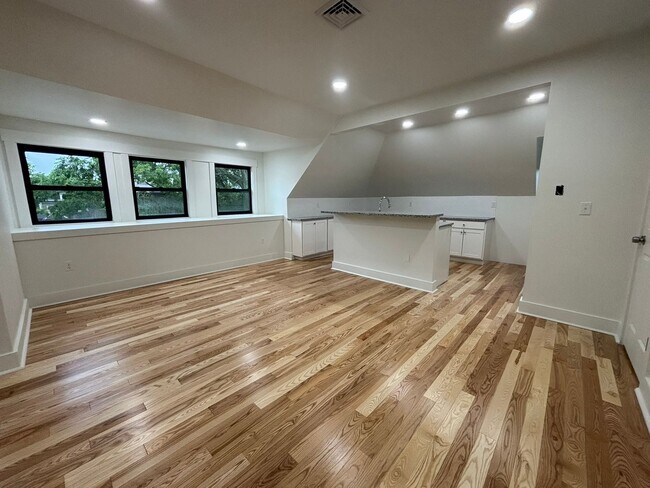 Building Photo - 1115 N Negley Ave