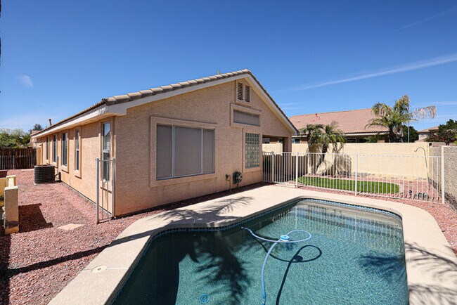 Building Photo - 4bed with pool