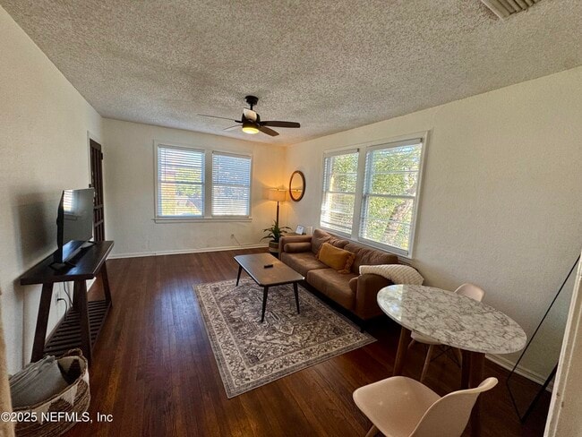 Building Photo - 2336 Herschel St