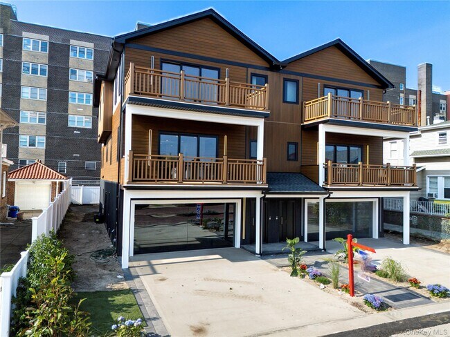 Building Photo - 622 W Penn St