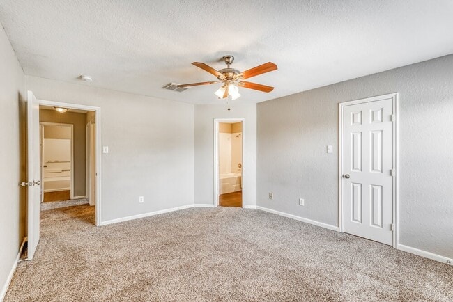 Building Photo - 8010 Suffield Glen Ln