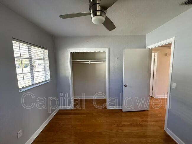 Building Photo - 18 N Meteor Ave