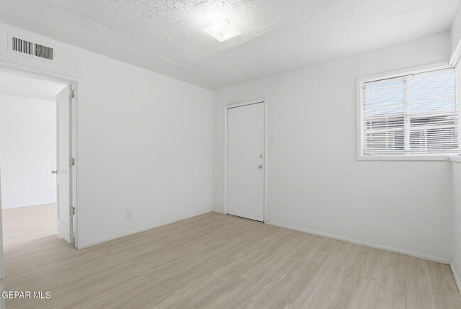 Building Photo - 3912 Kemp Ave