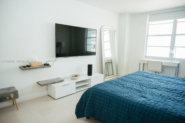 Building Photo - 3725 S Ocean Dr