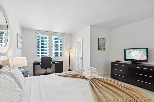 Building Photo - 2301 Collins Ave