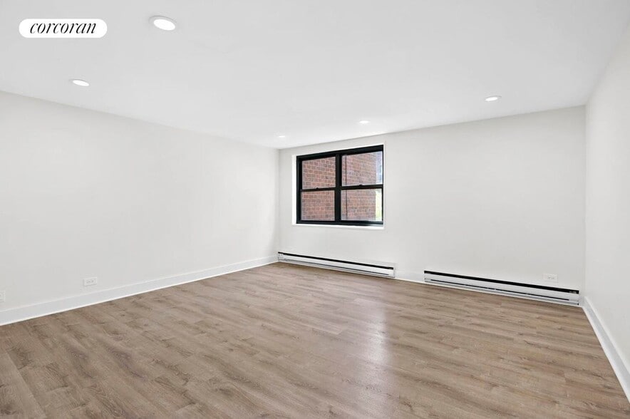 Building Photo - 357 W 11th St