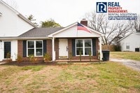 Building Photo - Adorable, updated 2BD 2BA duplex! Washer/dryer included and large fenced-in back yard!