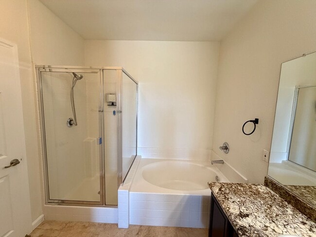 Building Photo - Close to shopping and easy access to Freeway!!!