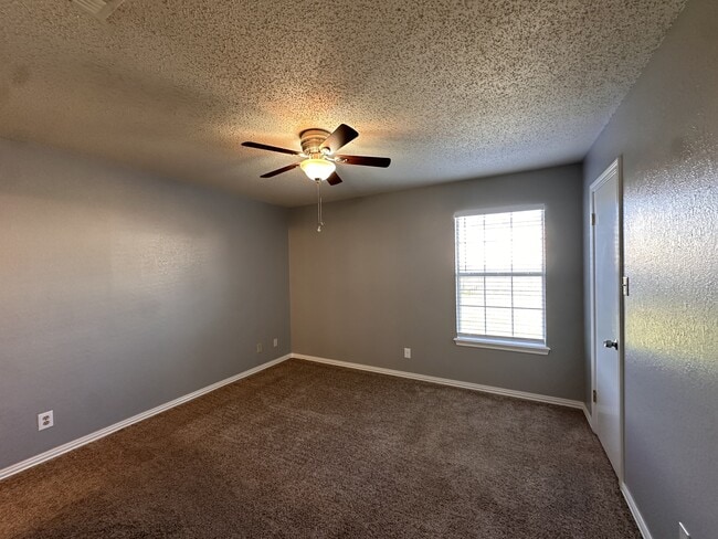 Building Photo - 4203 Savannah Cir