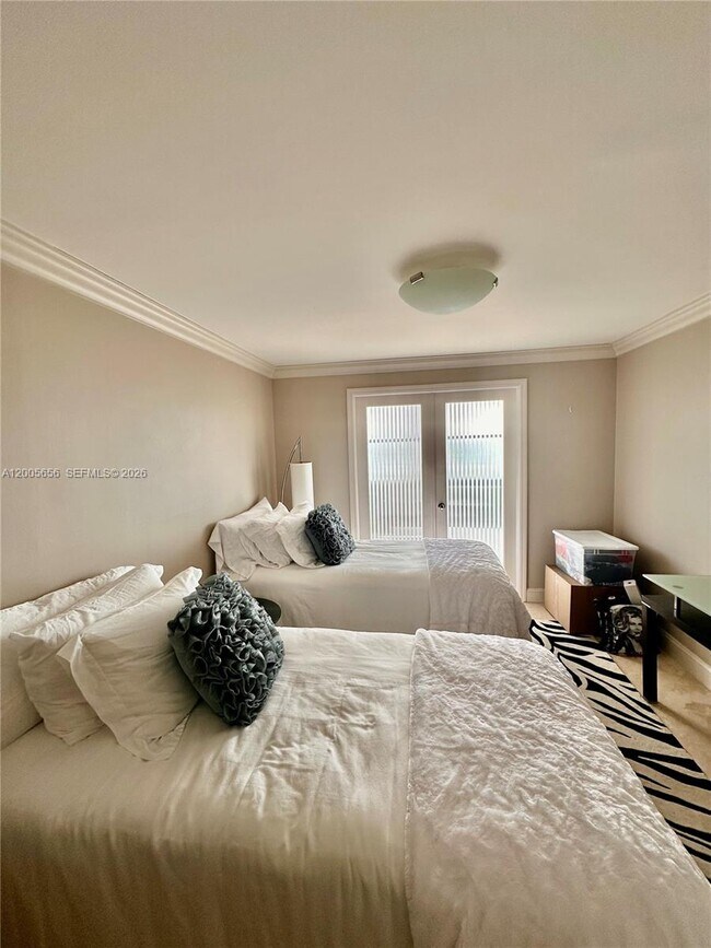 Building Photo - 6423 Collins Ave