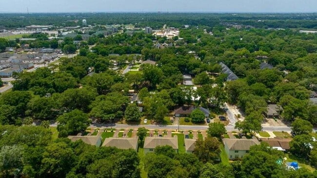 Building Photo - 416 Bear Rd