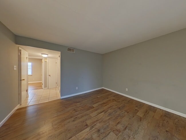 Building Photo - 6917 Colonial Woods Dr