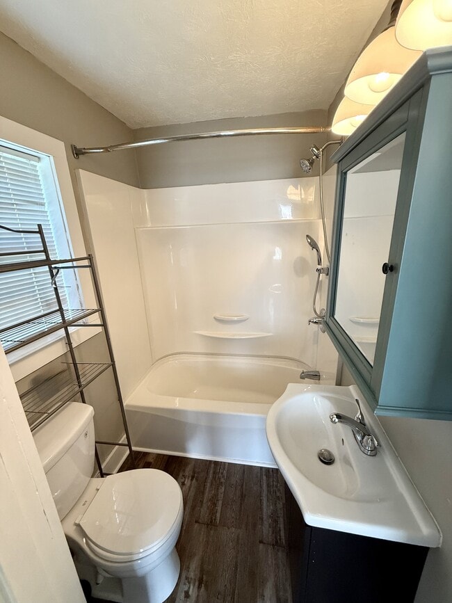 Building Photo - 1208 E Mt Vernon St