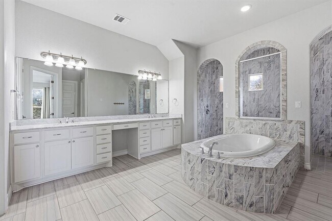 Building Photo - 468 Lloyd Ln