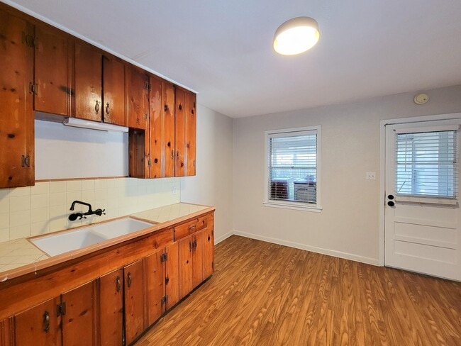 Building Photo - 1107 Milam St