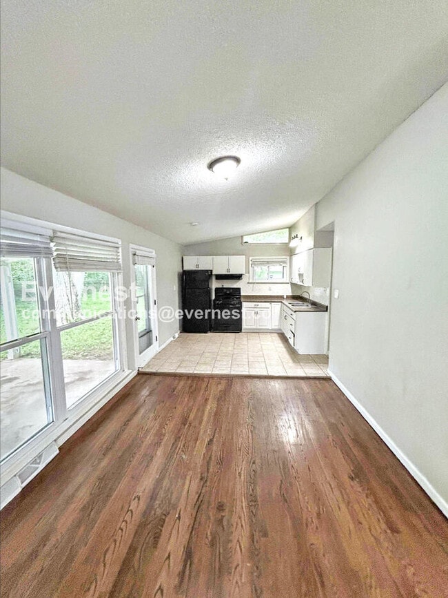 Building Photo - 1130 Trampe Ave