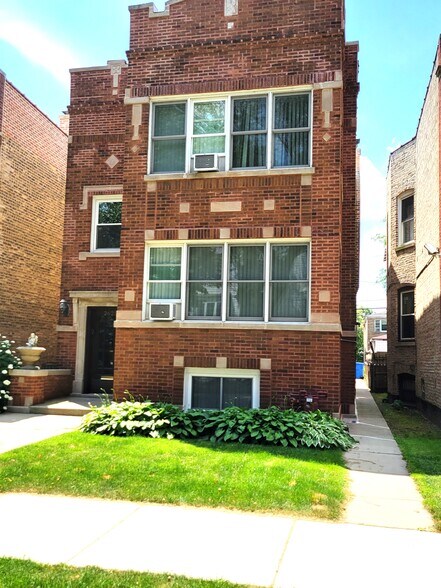 Building Photo - 2625 W Winnemac Ave