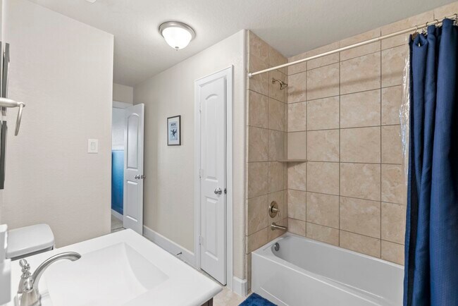 Building Photo - 9502 Windsong Dr