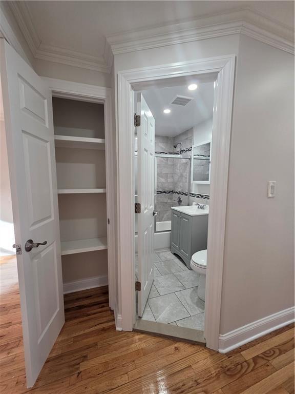 Building Photo - 736 E 83rd St