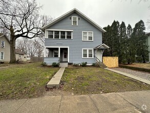 Building Photo - 619-621 Oakhill Ave