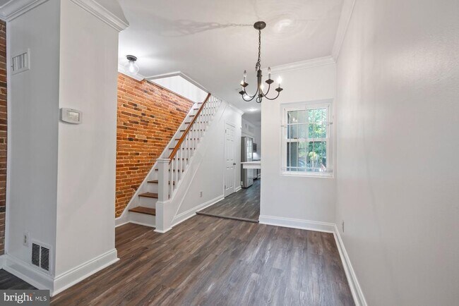 Building Photo - 809 W Barre St