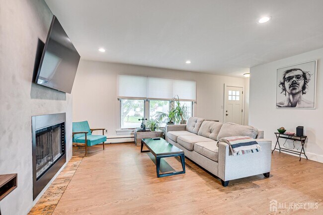 Building Photo - 1331 Sunset Ave