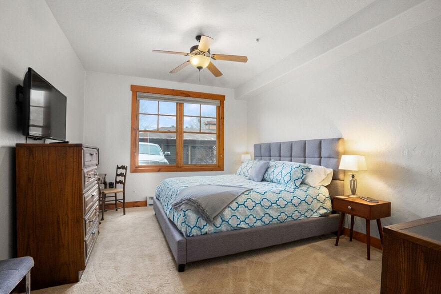 Building Photo - 465 Anglers Dr