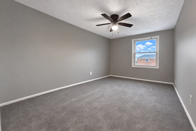 Building Photo - Spacious 3 Bedroom Home | Central AC | Finished Basement | Parking