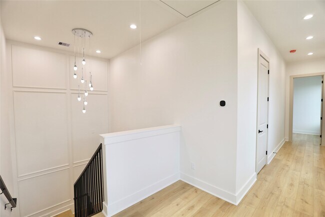 Building Photo - 510 E 37th St