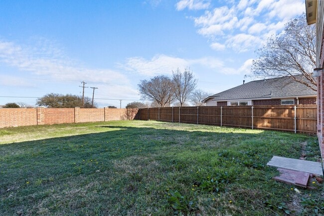 Building Photo - Charming 3-Bedroom Home in Villages of Woo...