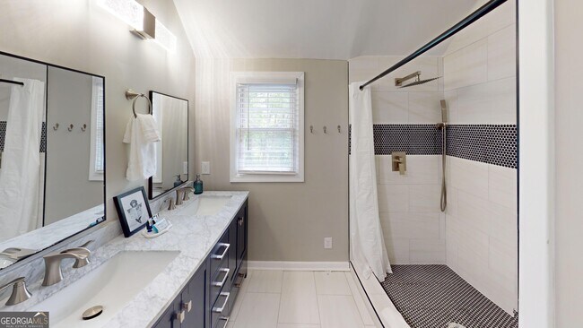 Building Photo - 1114 Fayetteville Rd SE