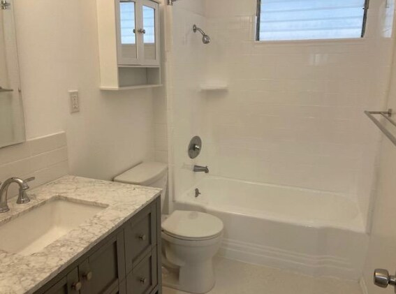 Building Photo - 916 N Sweetzer Ave