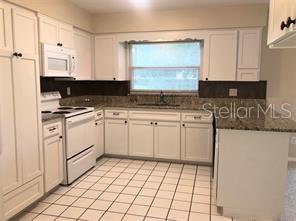 Building Photo - 461 Riverview Ave