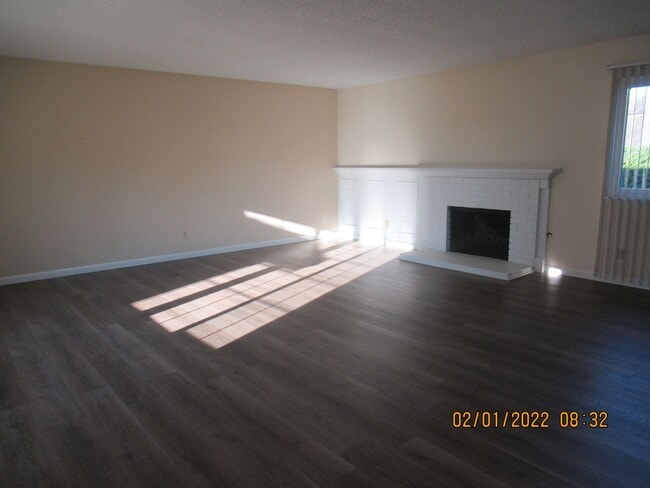 Building Photo - Single Story Northern Vandenberg Village Home