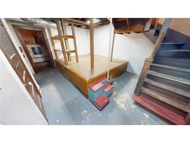 Building Photo - 216 Litchfield Ave SE