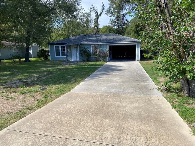 Building Photo - 2103 Holly Dr