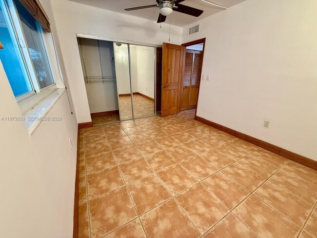 Building Photo - 2539 S Bayshore Dr