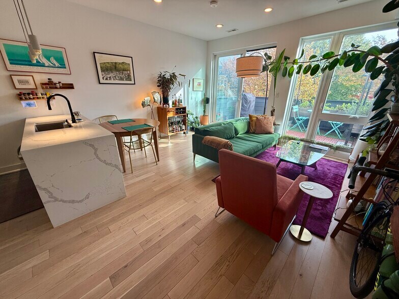 Airy living room has 9' ceilings and large windows - 3916 14th St NW
