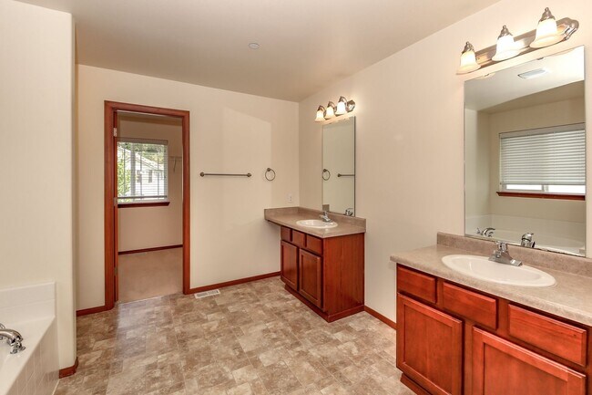 Building Photo - Spacious 4-Bedroom DuPont Home with AC