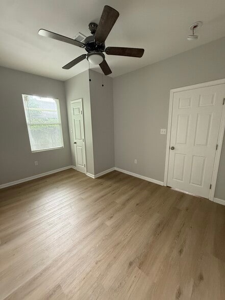 Building Photo - 334 Flicker St