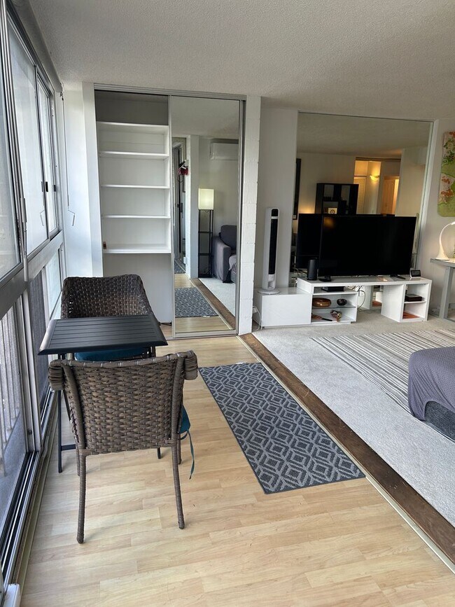 Building Photo - Fully furnished 1 bedroom w/ parking near Hawaii Convention Center, Ala Moana Shopping Center and...