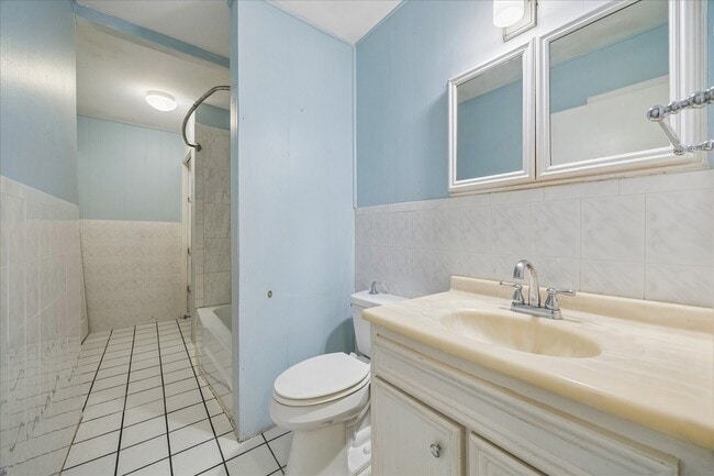 Building Photo - 6621 Westview Dr