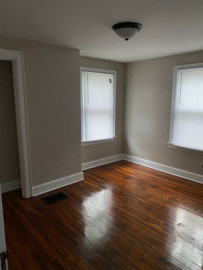 Building Photo - 3 Bedroom 1 Bathroom Single Family Home, North Clintonville