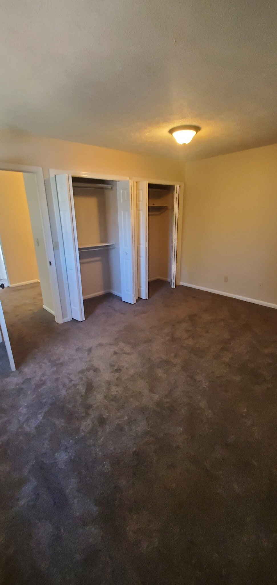 Large master bedroom with double closets - 1110 Timbercreek Dr