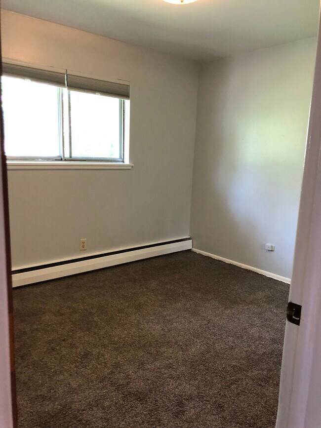 Building Photo - 1 Bedroom Apartment-St. Francis