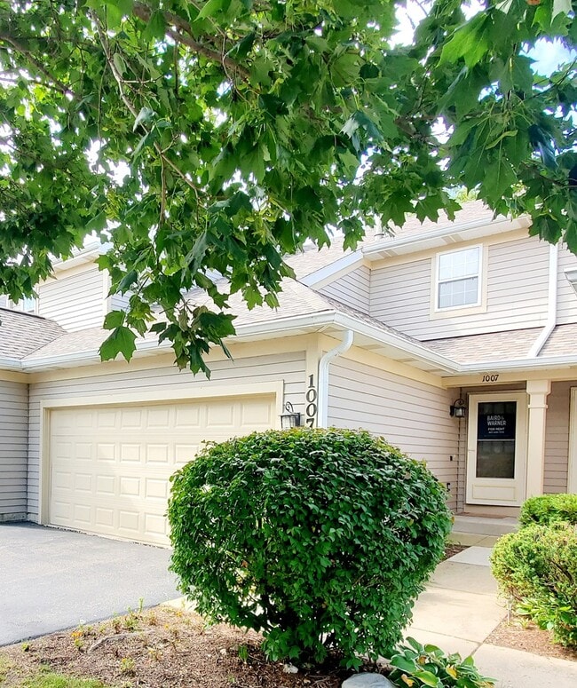 Primary Photo - 1007 Horizon Ridge
