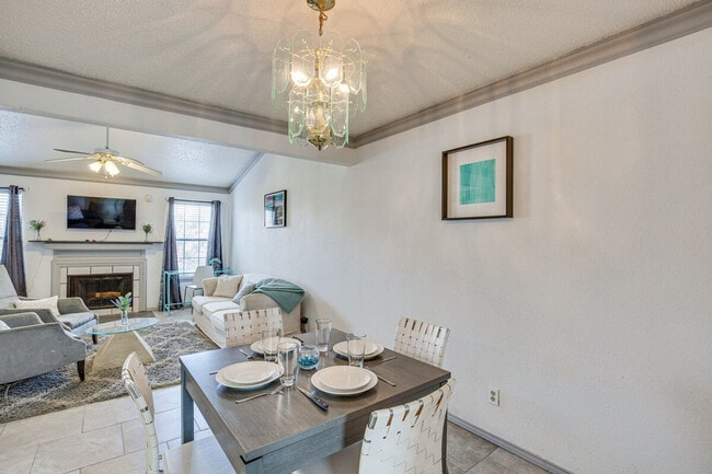 Building Photo - 8750 Park Ln