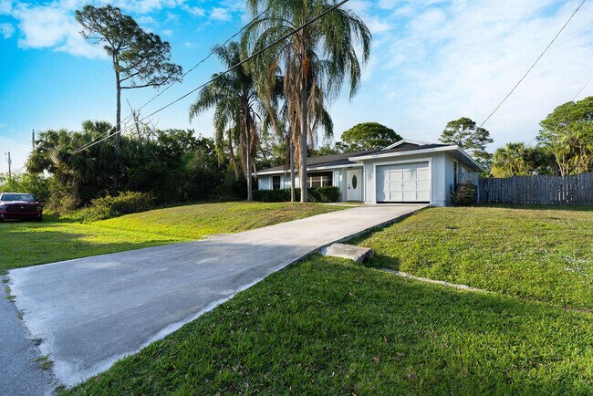 Building Photo - 1181 SW Sarto Ln