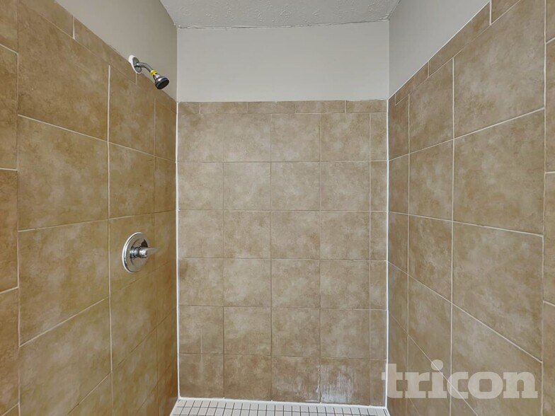 Building Photo - 1115 Oakhill St